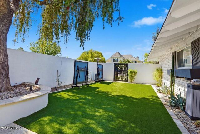 216 E GLENN Drive, Phoenix, AZ 85020