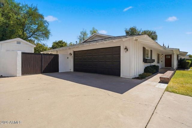 216 E GLENN Drive, Phoenix, AZ 85020