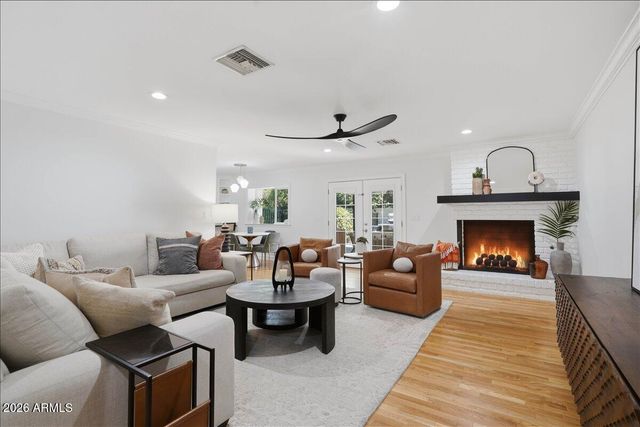 216 E GLENN Drive, Phoenix, AZ 85020