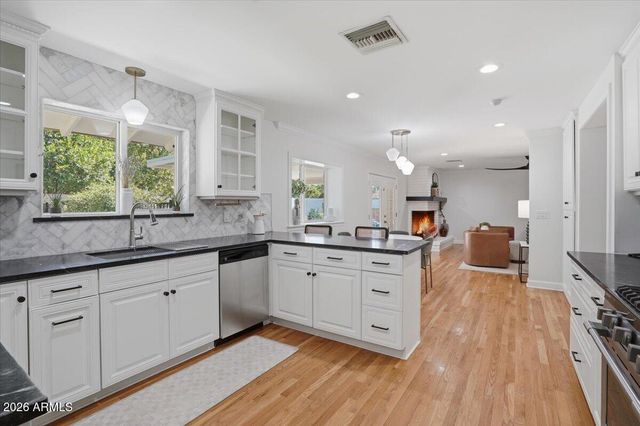 216 E GLENN Drive, Phoenix, AZ 85020