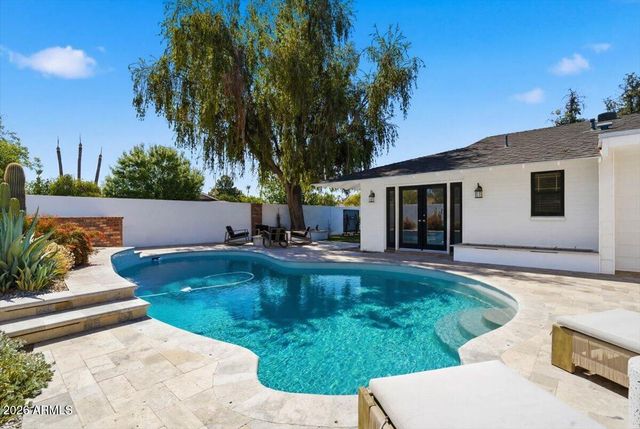 216 E GLENN Drive, Phoenix, AZ 85020