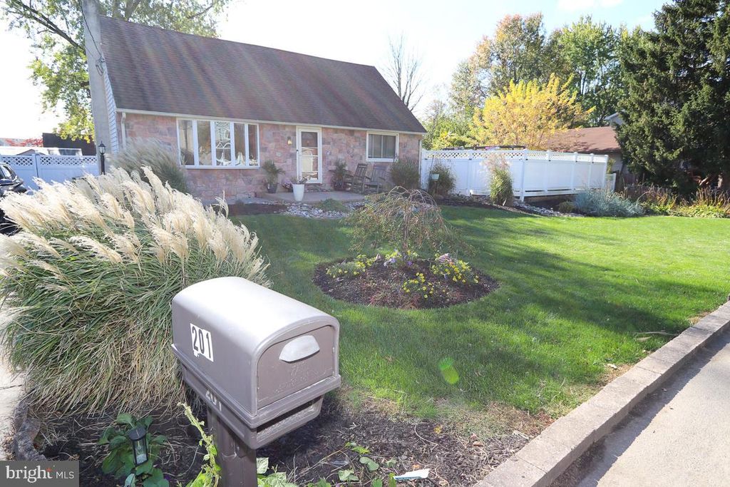 201 CASTELLO AVE, Hatboro, PA 19040