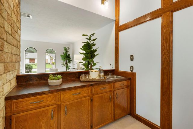 2930 Brookdale Drive, Kingwood, TX 77339