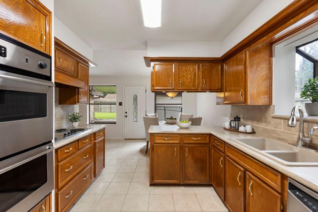 2930 Brookdale Drive, Kingwood, TX 77339