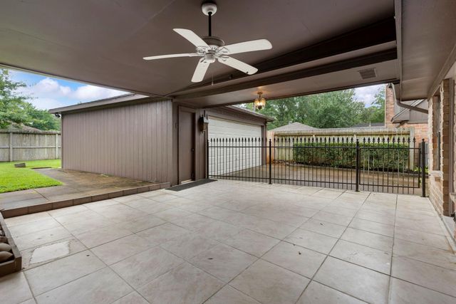 2930 Brookdale Drive, Kingwood, TX 77339