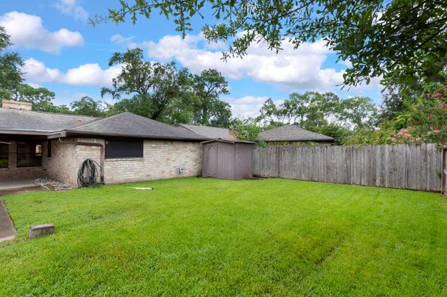 2930 Brookdale Drive, Kingwood, TX 77339