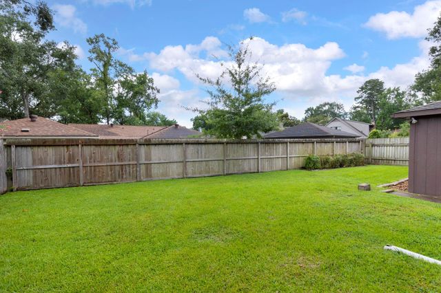 2930 Brookdale Drive, Kingwood, TX 77339