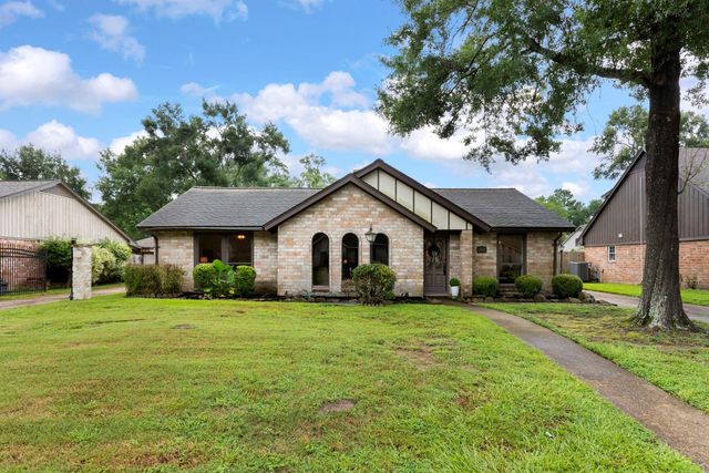 2930 Brookdale Drive, Kingwood, TX 77339
