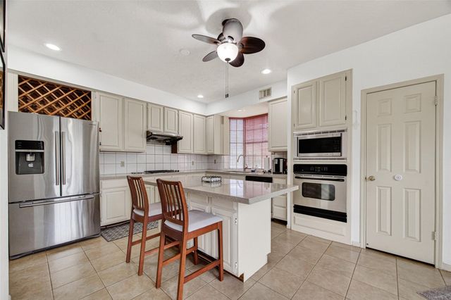 811 Colony Glen Court, Houston, TX 77062