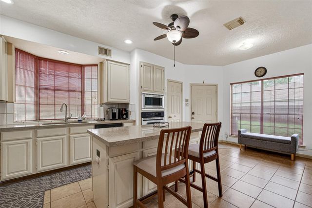 811 Colony Glen Court, Houston, TX 77062