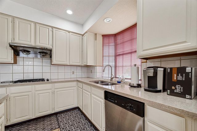 811 Colony Glen Court, Houston, TX 77062