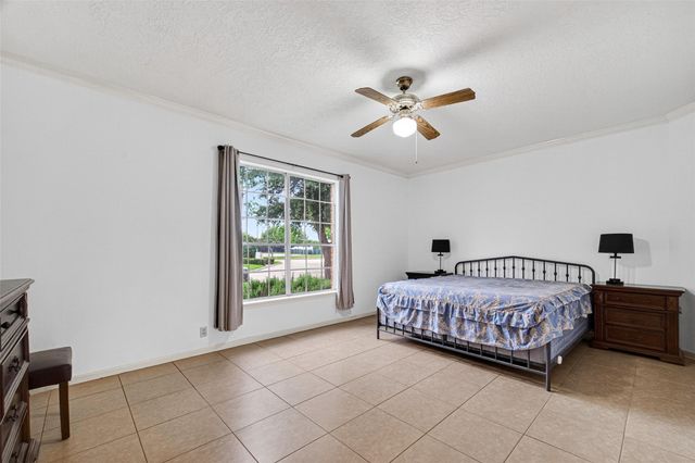 811 Colony Glen Court, Houston, TX 77062