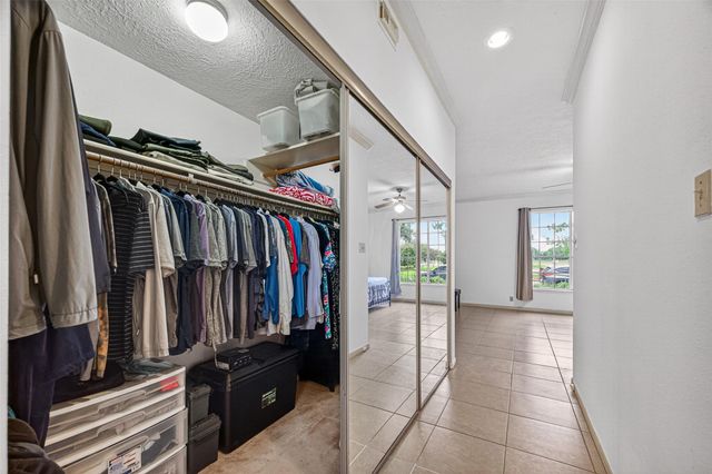 811 Colony Glen Court, Houston, TX 77062