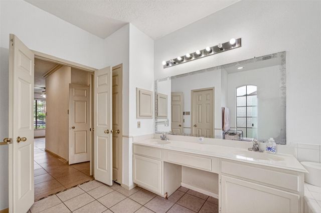 811 Colony Glen Court, Houston, TX 77062