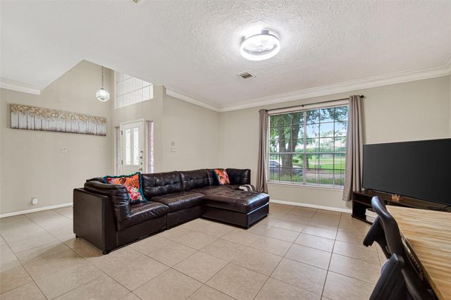 811 Colony Glen Court, Houston, TX 77062