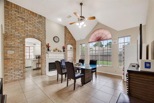 811 Colony Glen Court, Houston, TX 77062