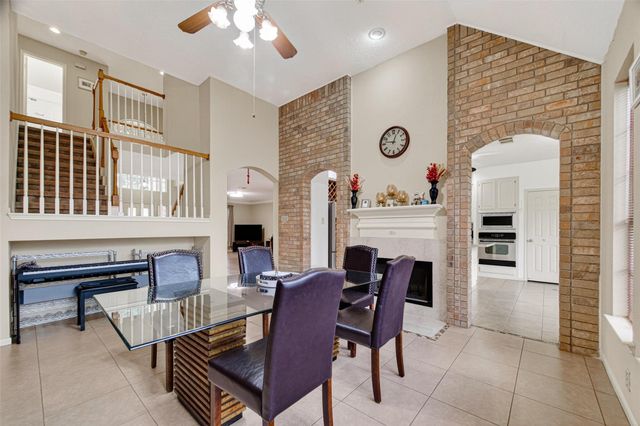 811 Colony Glen Court, Houston, TX 77062