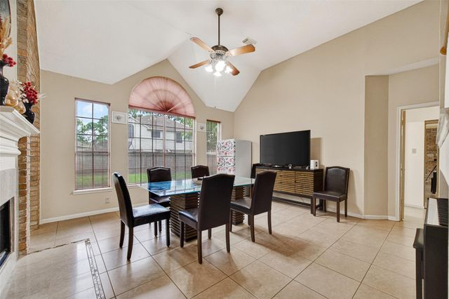 811 Colony Glen Court, Houston, TX 77062