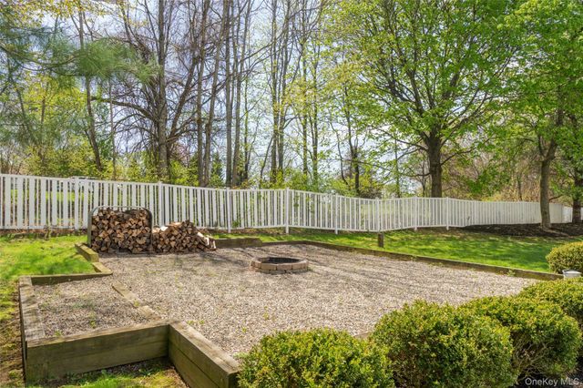 12 Ridgeview Lane, Marlboro, NY 12542