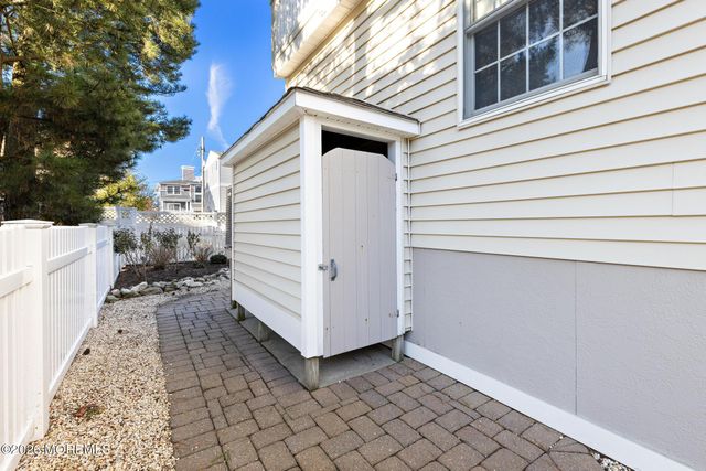 4 E Goldsborough Avenue, Long Beach Twp, NJ 08008