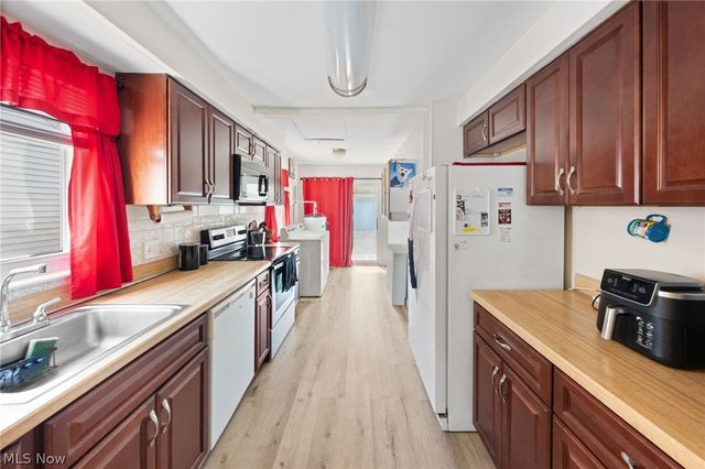 4122 W 145th Street, Cleveland, OH 44135
