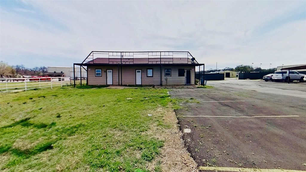 4902 E Highway 199, Springtown, TX 76082 — exterior