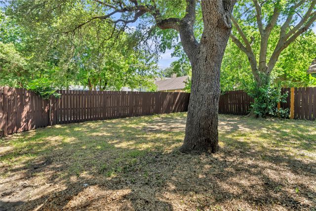 801 Waynelee Drive, Lancaster, TX 75146