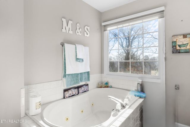 8946 Maple Ridge Lane, Knoxville, TN 37923