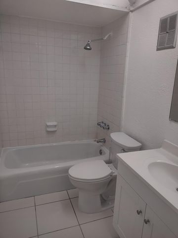 770 SE 2nd Avenue, Deerfield Beach, FL 33441