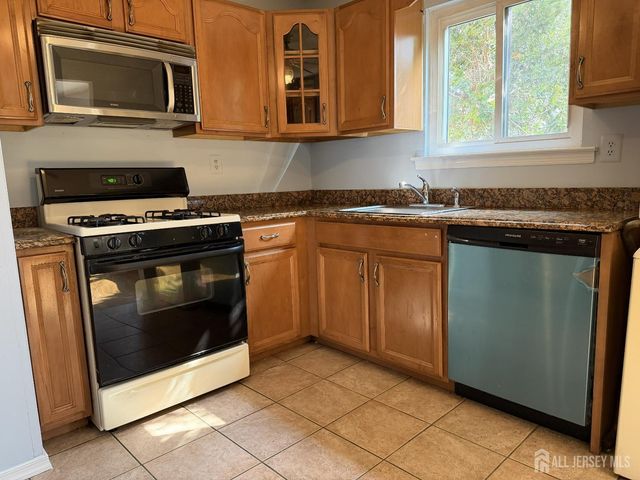 1105 N Oaks Boulevard, North Brunswick, NJ 08902