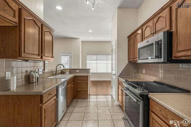 6 TWELVE OAKS COURT, Wichita Falls, TX 76310