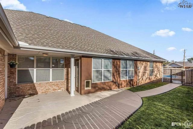 6 TWELVE OAKS COURT, Wichita Falls, TX 76310