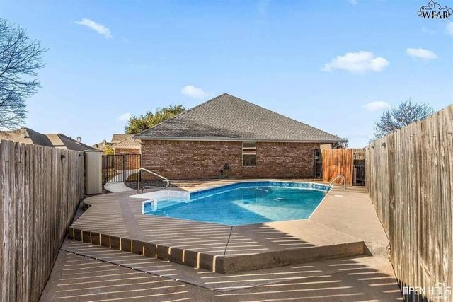 6 TWELVE OAKS COURT, Wichita Falls, TX 76310