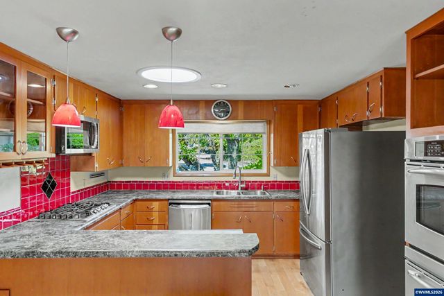 2626 NW Linnan Cir, Corvallis, OR 97330