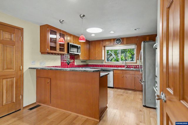 2626 NW Linnan Cir, Corvallis, OR 97330