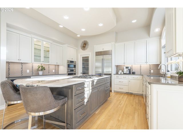 3540 RIVERKNOLL Way, West Linn, OR 97068