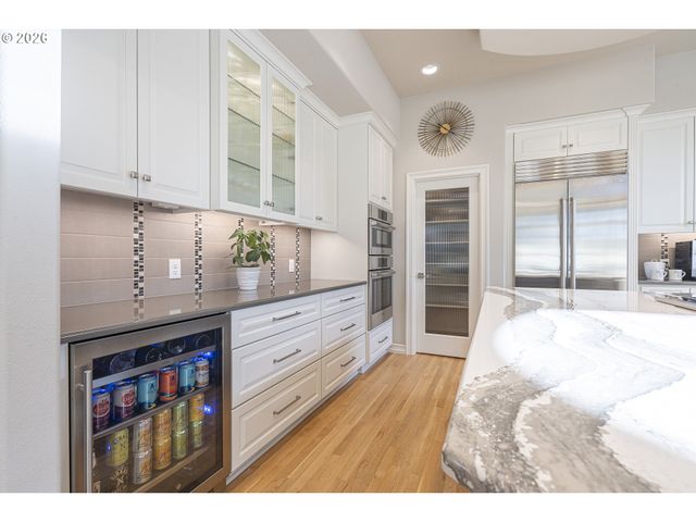 3540 RIVERKNOLL Way, West Linn, OR 97068