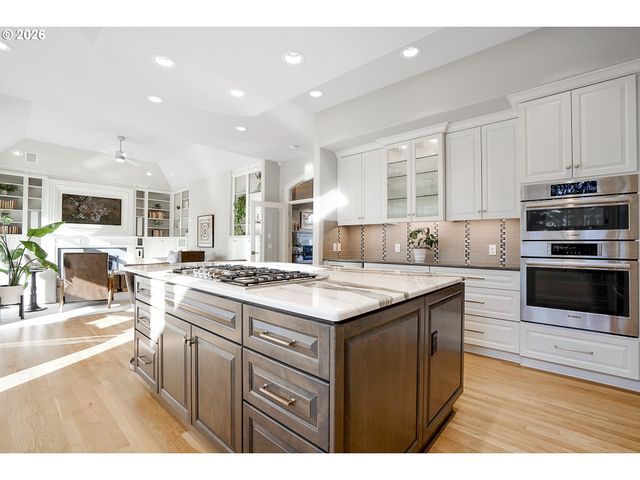 3540 RIVERKNOLL Way, West Linn, OR 97068