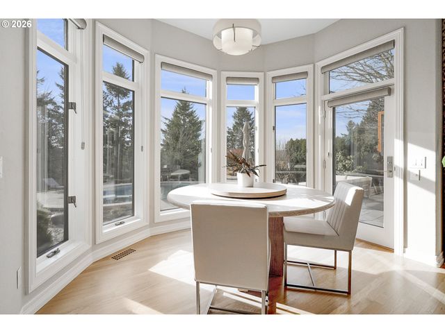 3540 RIVERKNOLL Way, West Linn, OR 97068