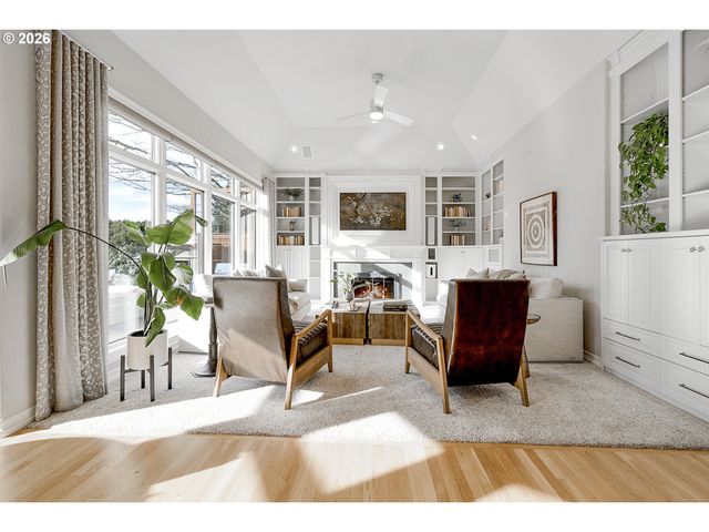 3540 RIVERKNOLL Way, West Linn, OR 97068