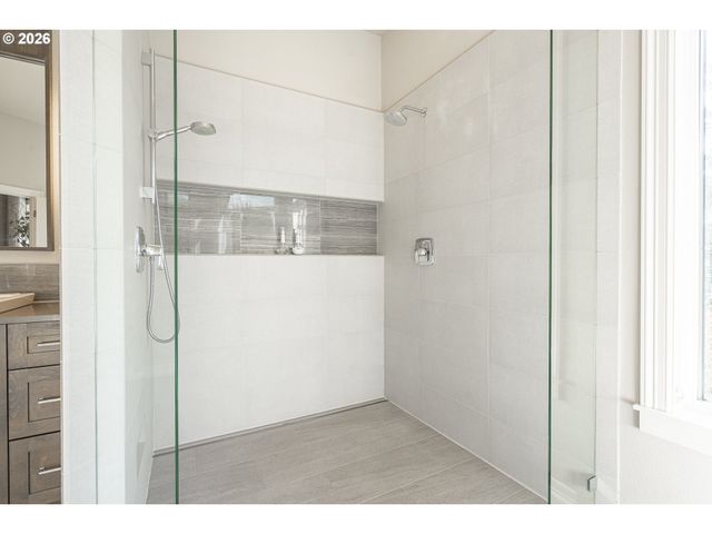 3540 RIVERKNOLL Way, West Linn, OR 97068