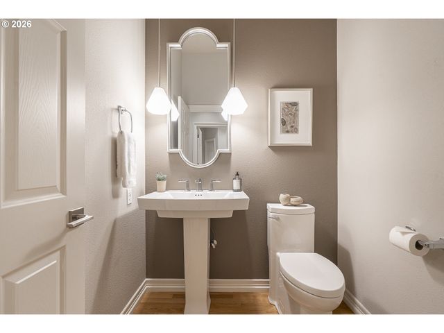 3540 RIVERKNOLL Way, West Linn, OR 97068