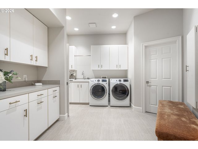 3540 RIVERKNOLL Way, West Linn, OR 97068