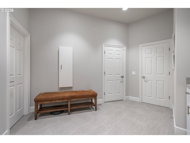 3540 RIVERKNOLL Way, West Linn, OR 97068