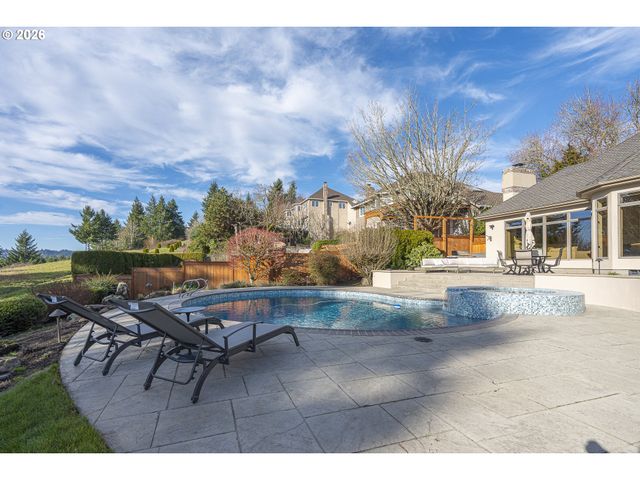 3540 RIVERKNOLL Way, West Linn, OR 97068