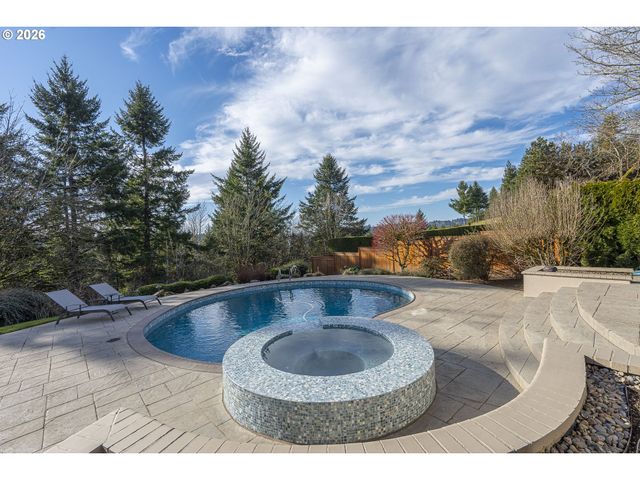 3540 RIVERKNOLL Way, West Linn, OR 97068