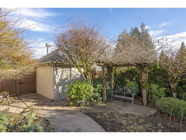 3540 RIVERKNOLL Way, West Linn, OR 97068