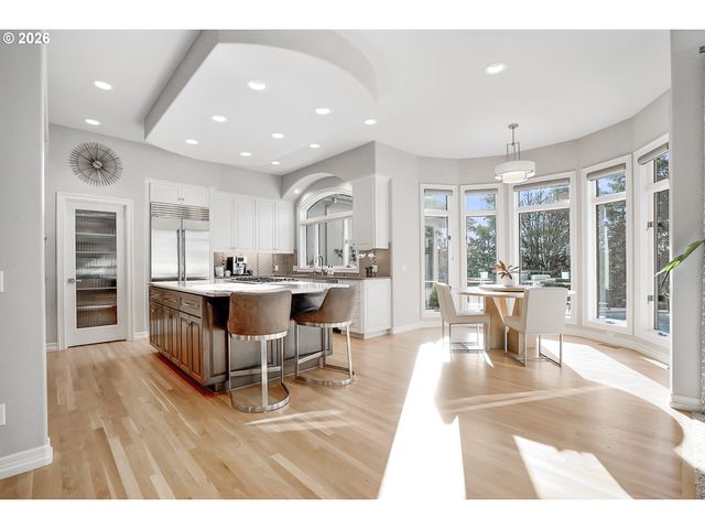 3540 RIVERKNOLL Way, West Linn, OR 97068