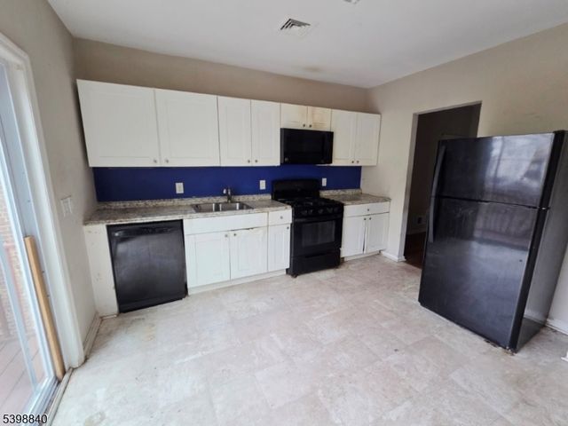 541 Fulton St, Elizabeth City, NJ 07206