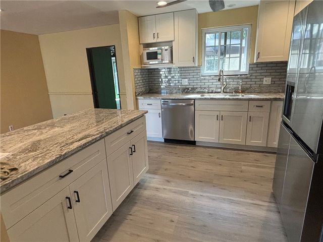 96 Moger Dr, South Strabane, PA 15301